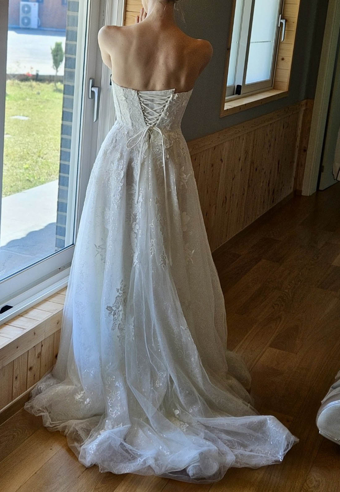 Charming Sweetheart Sleeveless Corset Lace Wedding Dress
