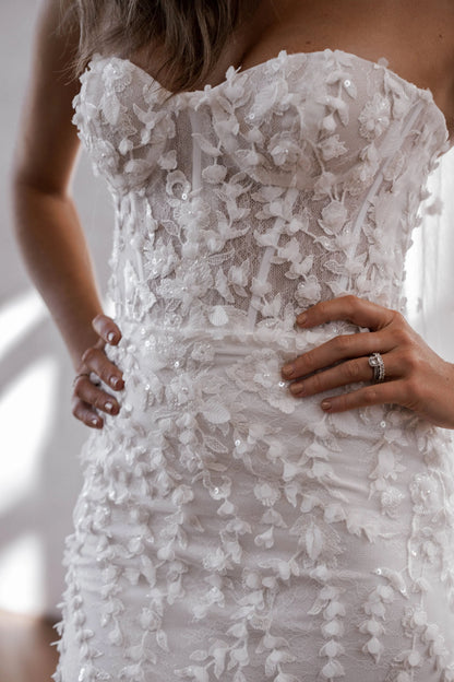 Sweetheart Neck 3D Floral Lace Mermaid Wedding Dress with Chapel Train