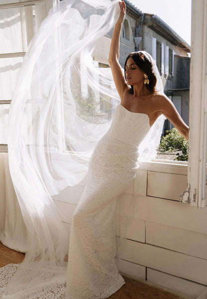 Vintage-Inspired Strapless Lace Mermaid Wedding Dress for Brides