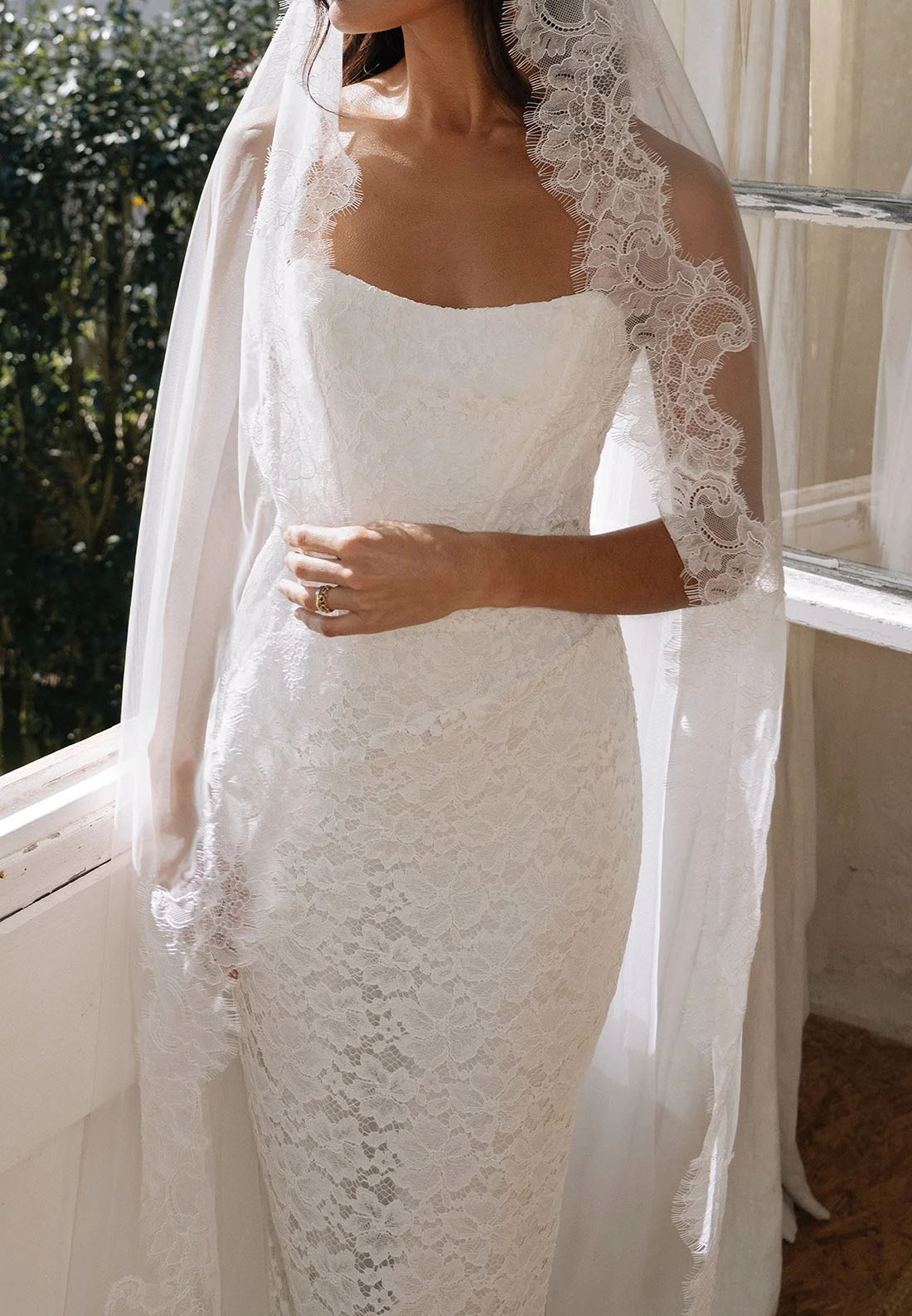 Vintage-Inspired Strapless Lace Mermaid Wedding Dress for Brides
