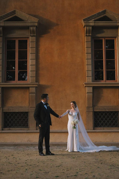 Elegant Mermaid Sweetheart White Wedding Dress with Appliques