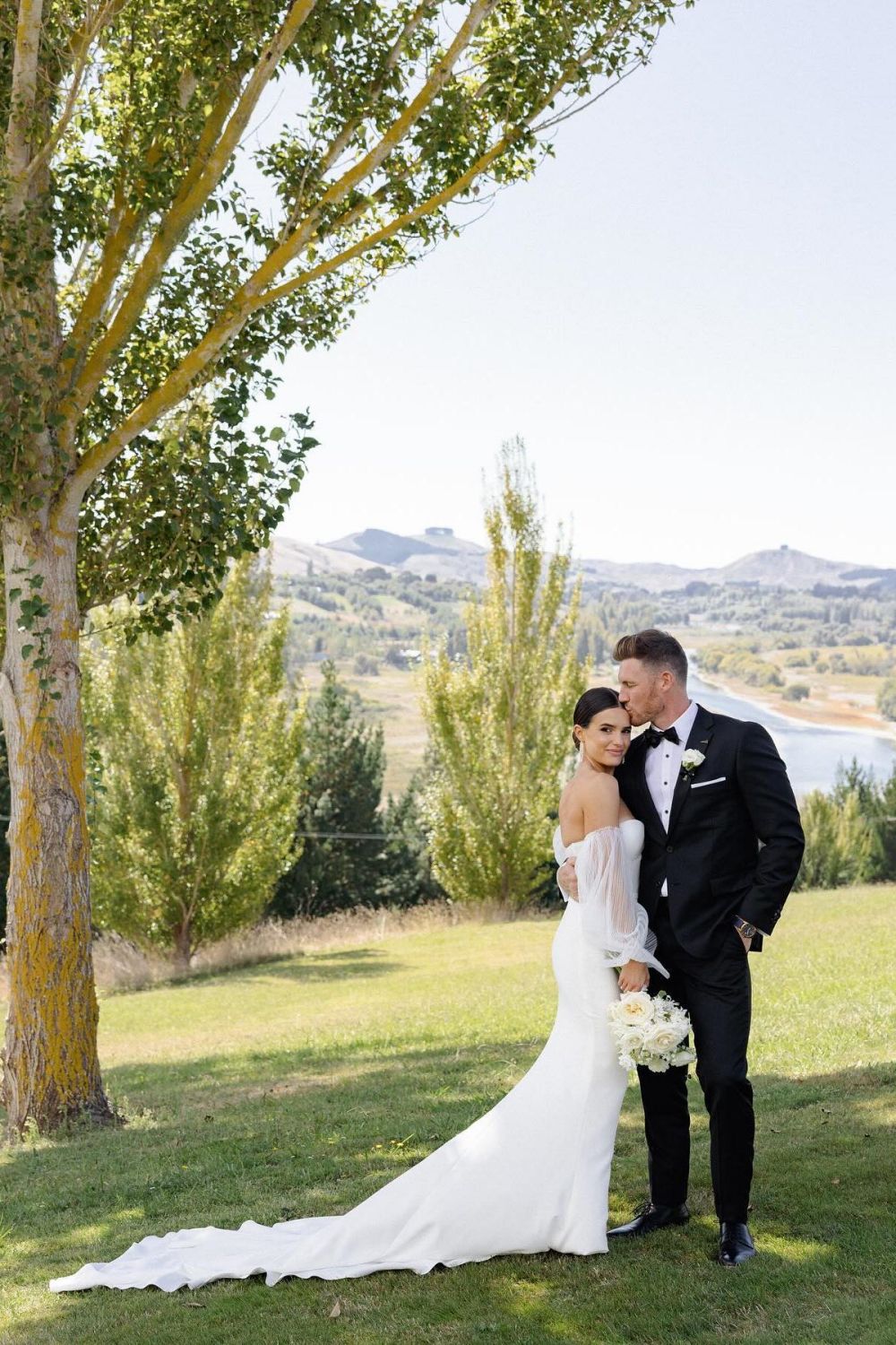 Mermaid Sweetheart White Wedding Dress with Detachable Sleeves