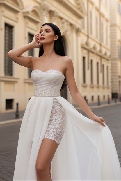Elegant Off-the-Shoulder Tulle Mermaid Wedding Dress With Lace Appliques