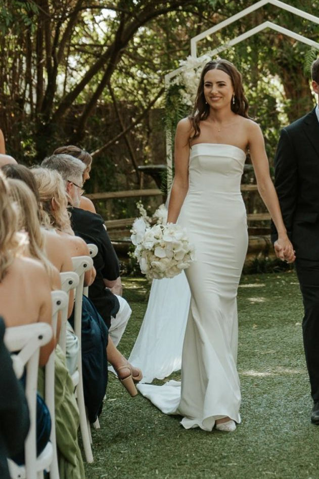 Beautiful Mermaid Strapless White Wedding Dress with Button Up