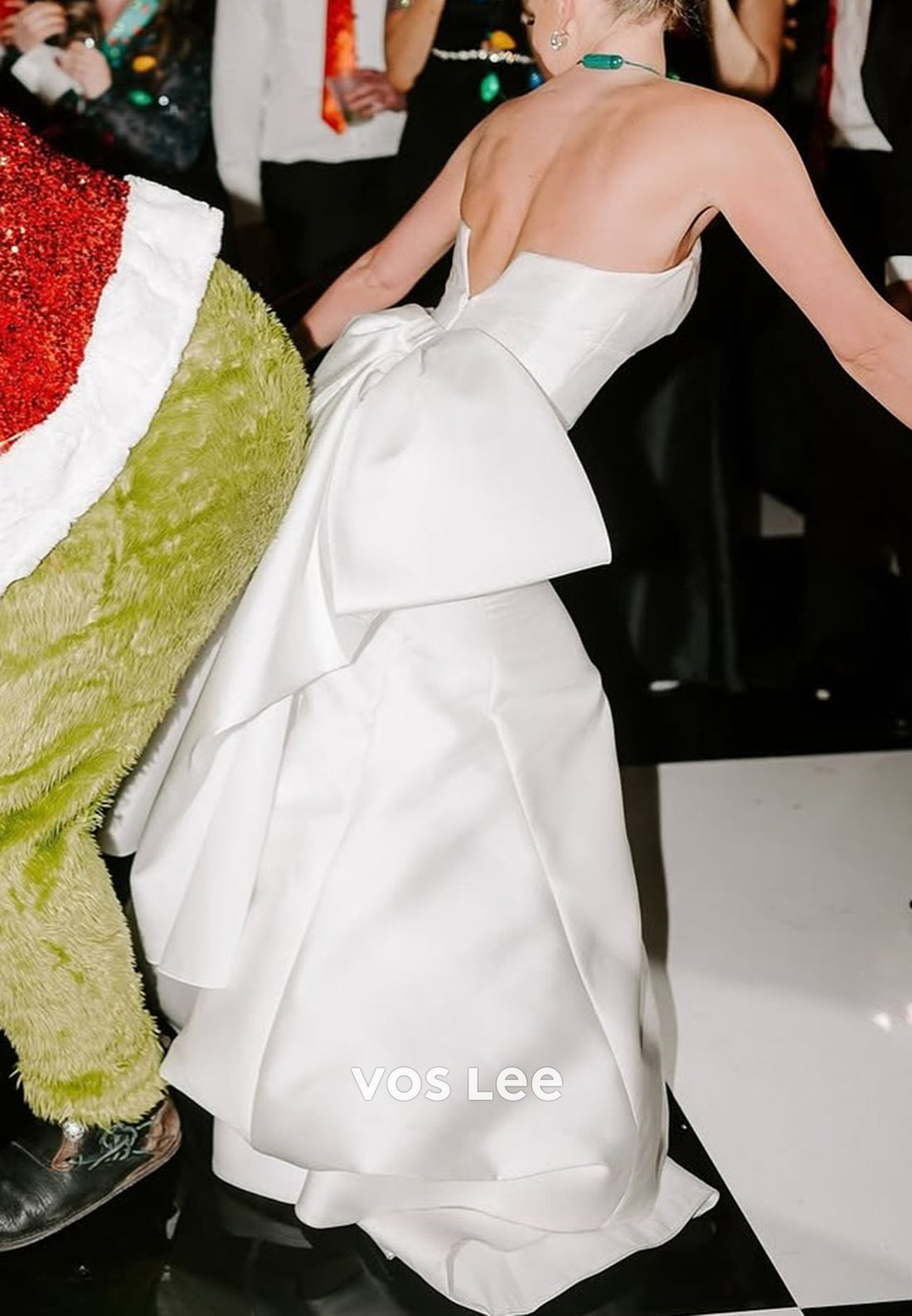 Strapless V Neck Ruched Bowknot Wedding Dresses with Court Train