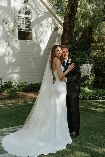 Beautiful Mermaid Strapless White Wedding Dress with Button Up