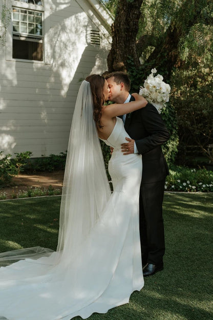 Beautiful Mermaid Strapless White Wedding Dress with Button Up