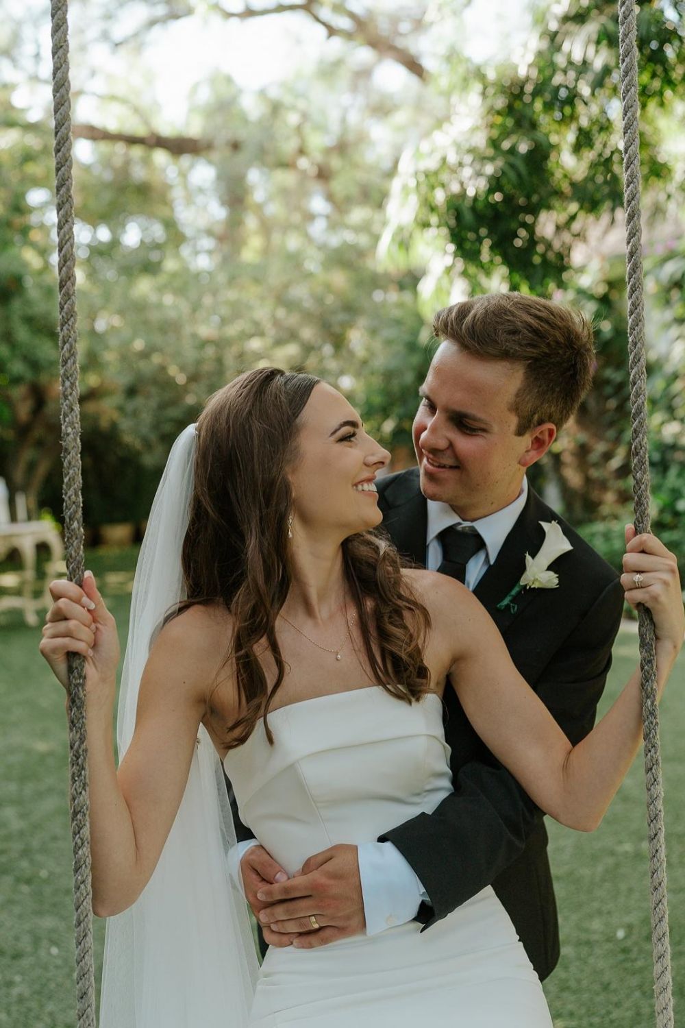 Beautiful Mermaid Strapless White Wedding Dress with Button Up