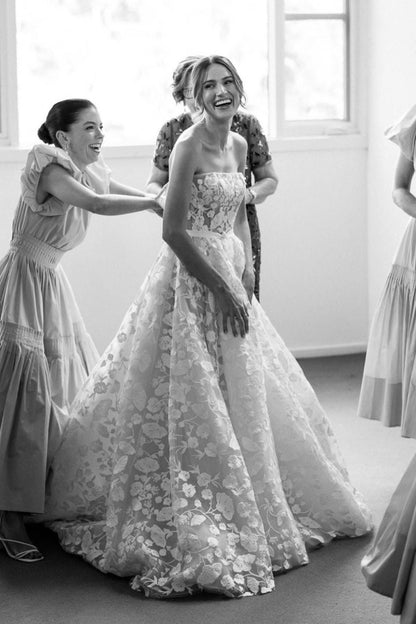 Gorgeous A Line Strapless White Tulle Long Wedding Dress with Appliques