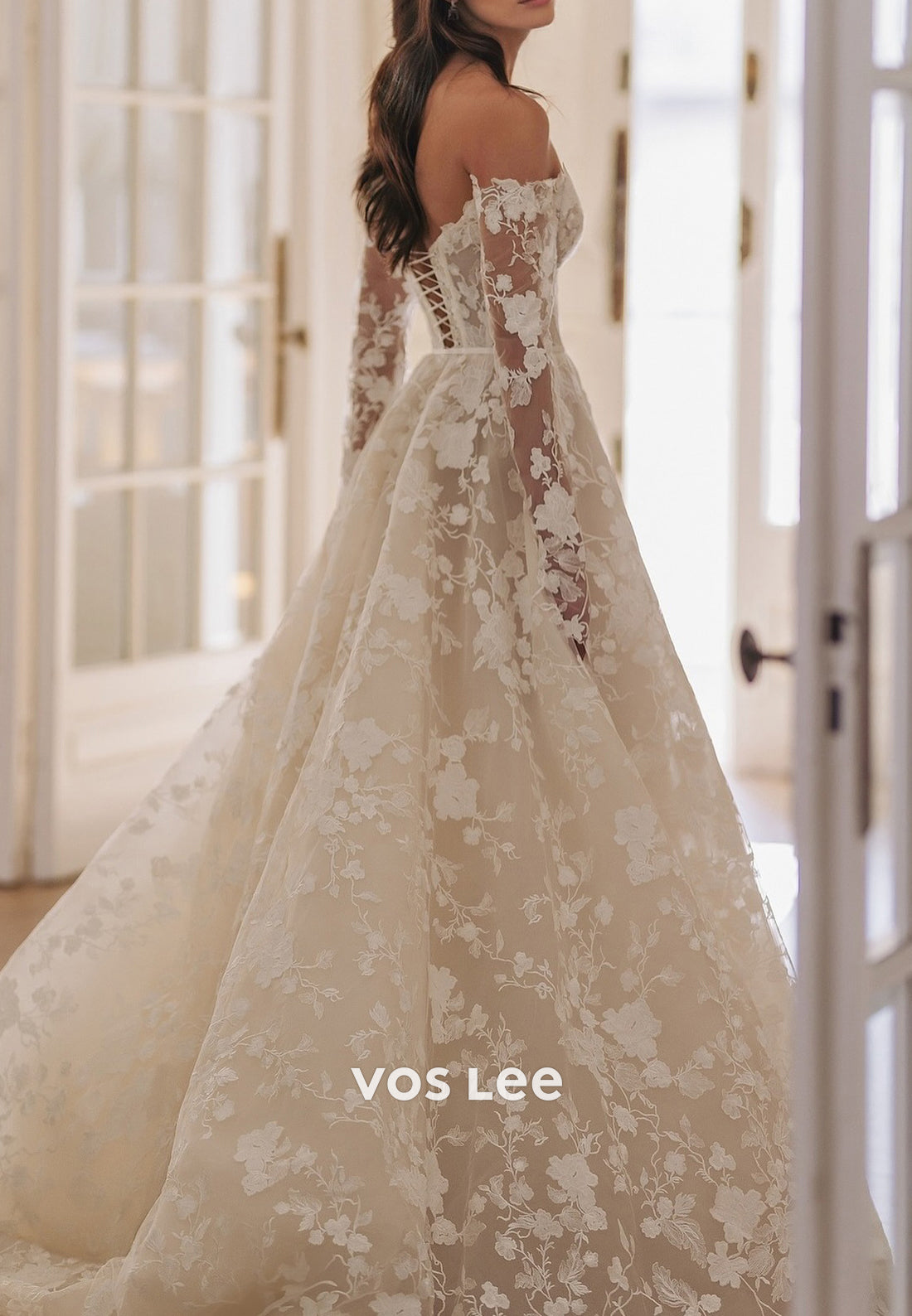 Elegant & Luxurious A-Line Long Sleeve Appliques Lace Sweetheart Pleated Wedding Dresses