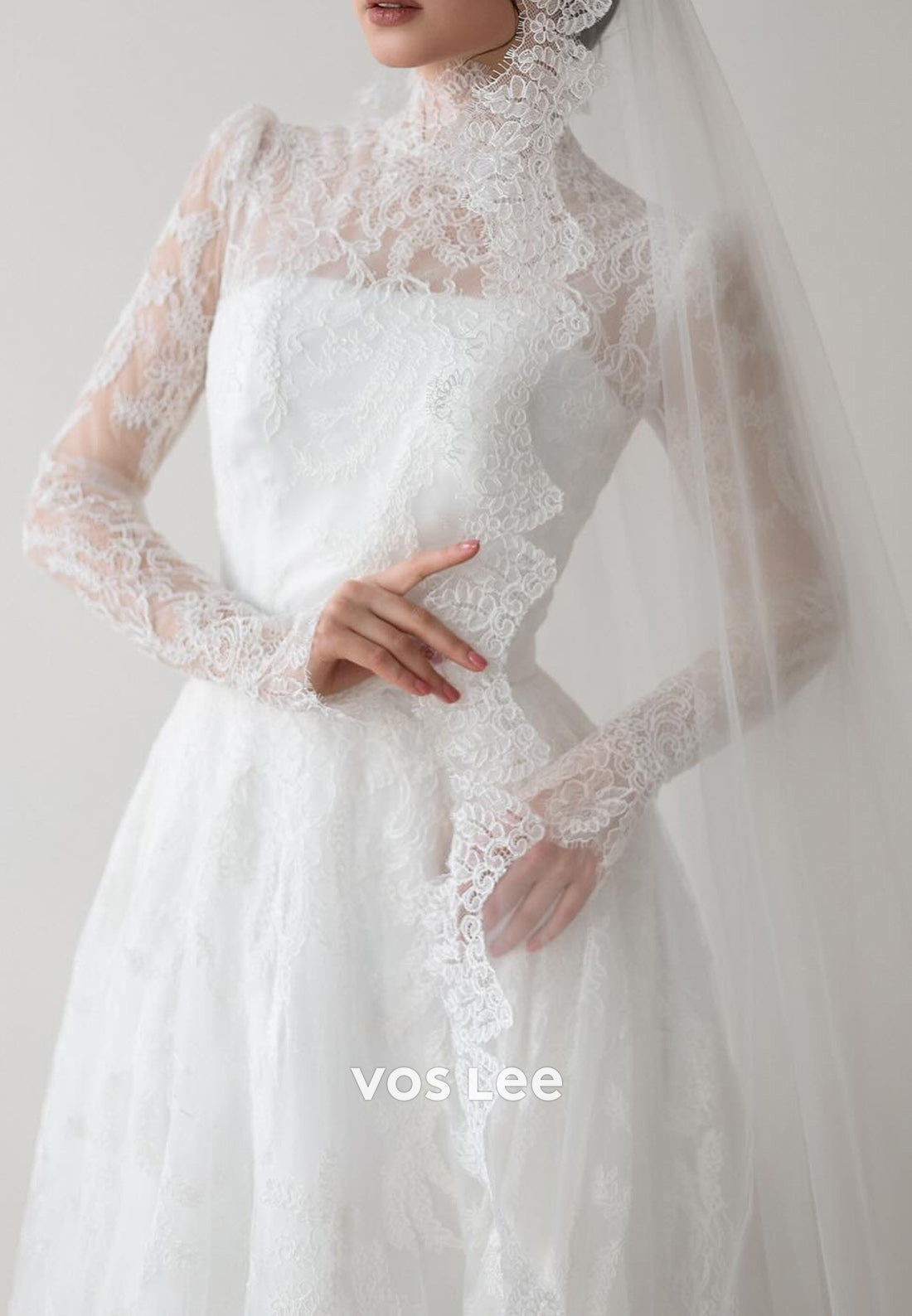 Long Sleeve Illusion Neck Appliques Lace Wedding Dresses with Chapel Train