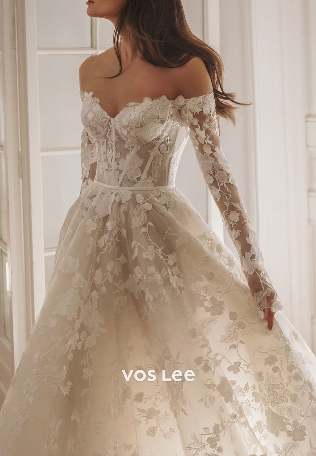 Elegant & Luxurious A-Line Long Sleeve Appliques Lace Sweetheart Pleated Wedding Dresses