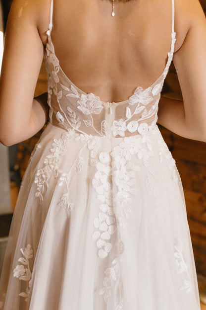 A-Line V Neck Sleeveless Appliqued Lace  Wedding Dress