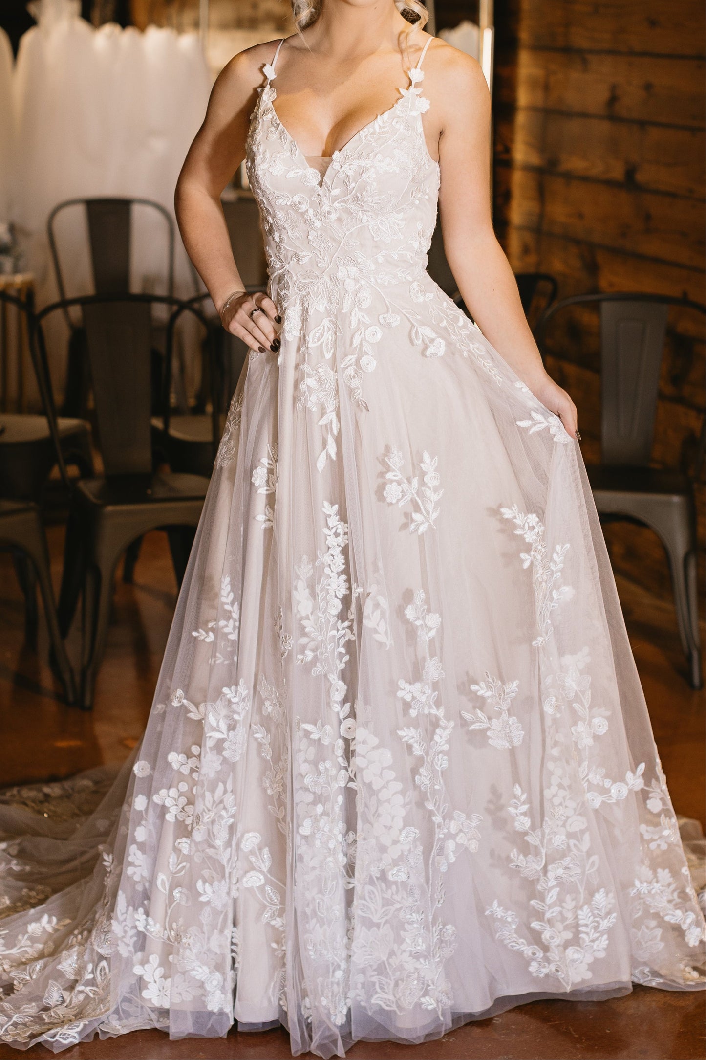 A-Line V Neck Sleeveless Appliqued Lace  Wedding Dress