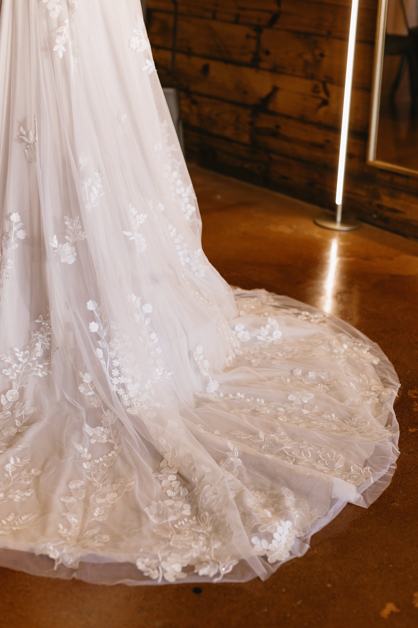 A-Line V Neck Sleeveless Appliqued Lace  Wedding Dress