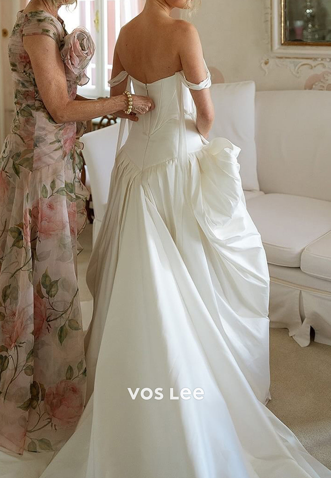 Simple & Sleek A-Line Scoop Pleated Wedding Dresses with Court Train