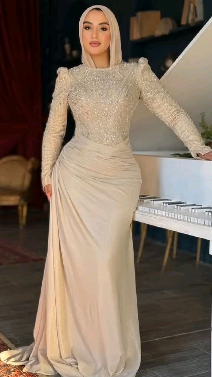 Elegant Sequins pearls Evening Dress with Long Sleeves