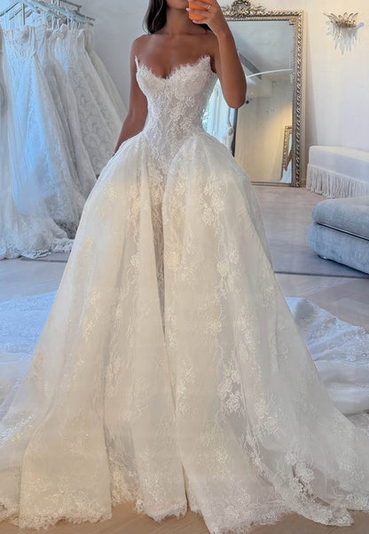 A-Line Scoop Sleeveless Lace Wedding Dress