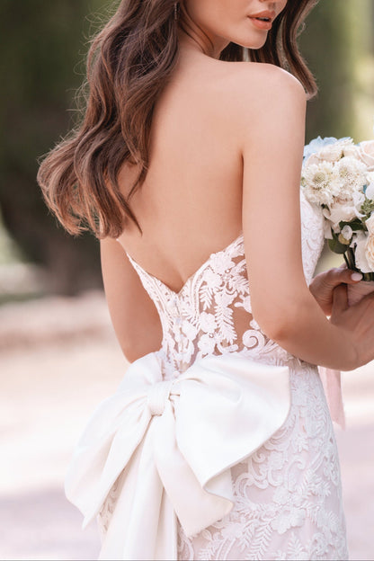 Sweetheart Neckline Lace Mermaid Wedding Dress with Chapel Train