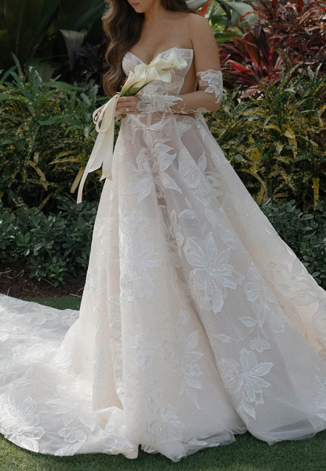 Charming A-Line Sweetheart Lace Wedding Dress