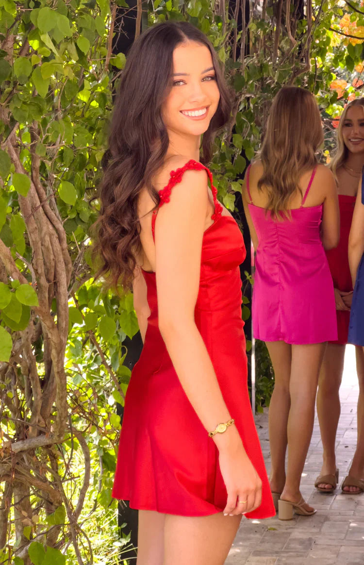 Chic Sheath Spaghetti Straps Yellow Satin Short Homecoming Dress with Appliques