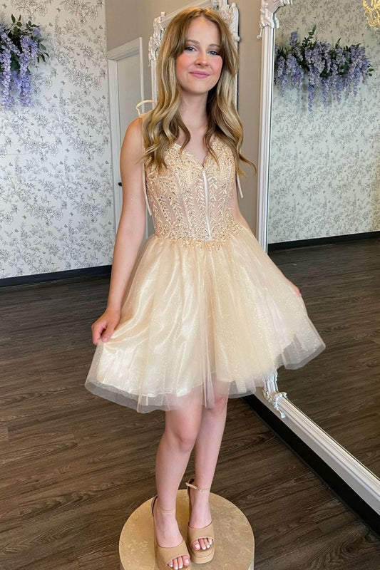 Chic A-Line V-Nwck Short Homecoming Dress With Appliques