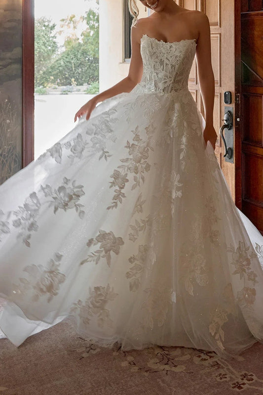Strapless Sweetheart Lace Bodice Tulle Ball Gown Wedding Dress with Chapel Train