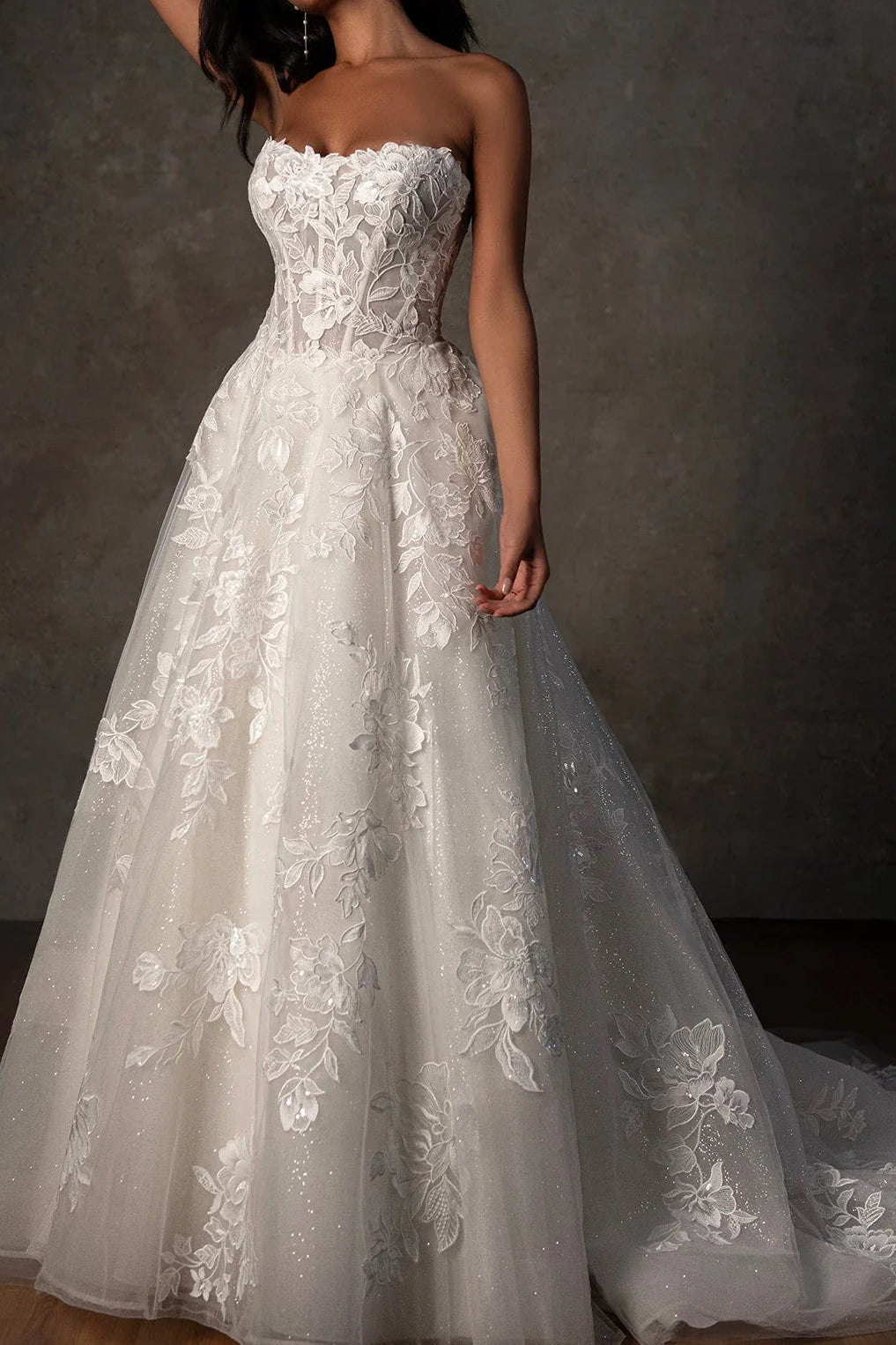 Strapless Sweetheart Lace Bodice Tulle Ball Gown Wedding Dress with Chapel Train