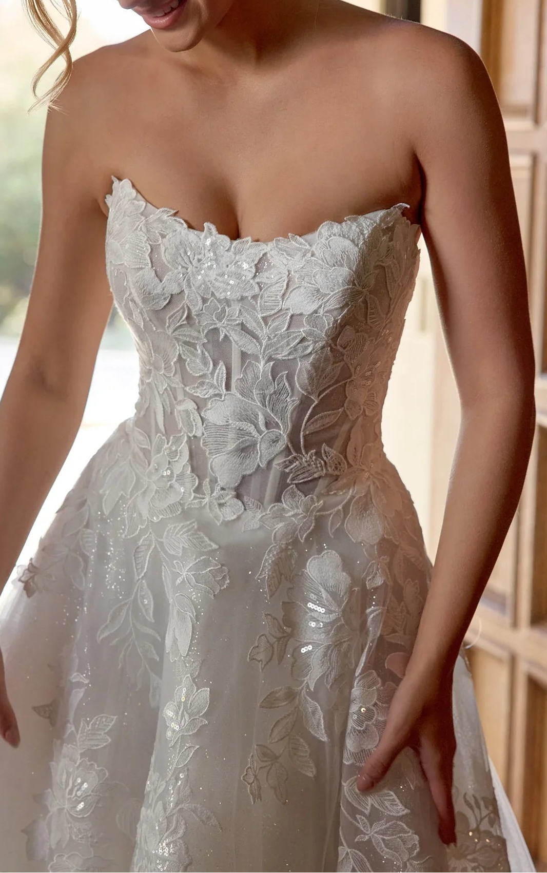 Strapless Sweetheart Lace Bodice Tulle Ball Gown Wedding Dress with Chapel Train