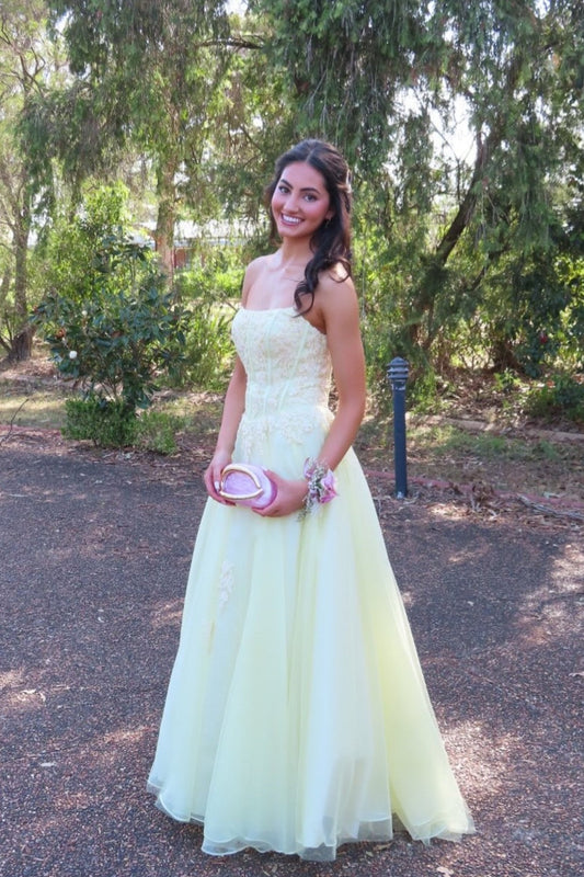 Tulle Embroidered Appliqué A-line Prom Dress
