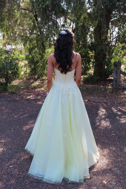 Tulle Embroidered Appliqué A-line Prom Dress