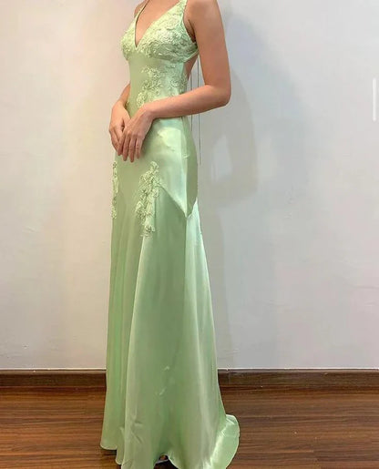 Chic A-Line Evening Dress Satin Spaghetti Straps Green Backless Long Prom Dresses