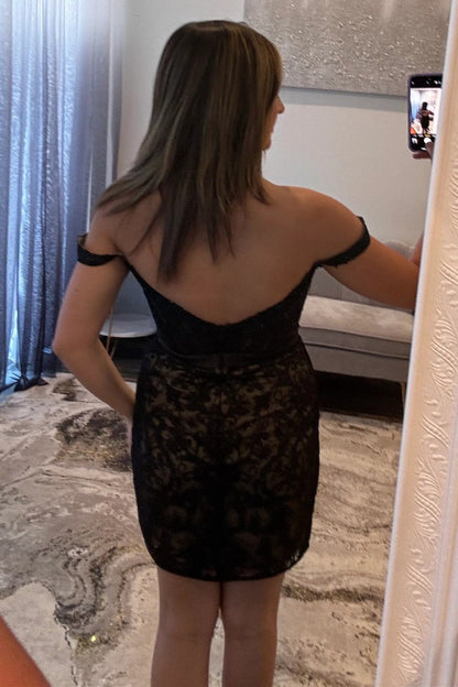 Elegant Off-Shoulder Lace Bodycon Homecoming Dress with Bow Waist