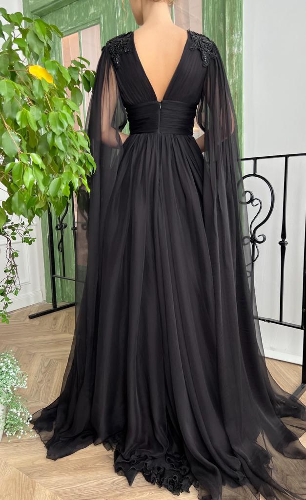 Classy Black V-Neck Bottons Prom Dresses A-Line Floor Length Tulle Evening Party Dress with Long Sleeves