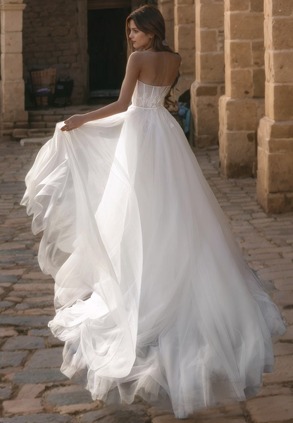 Elegant A-Line Stapless Sweetheart Court Train Lace Tulle Boho Beach Wedding Dress