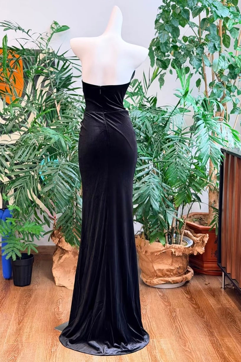 Elegant Black Velvet Mermaid Gown – Perfect for Gala & Prom