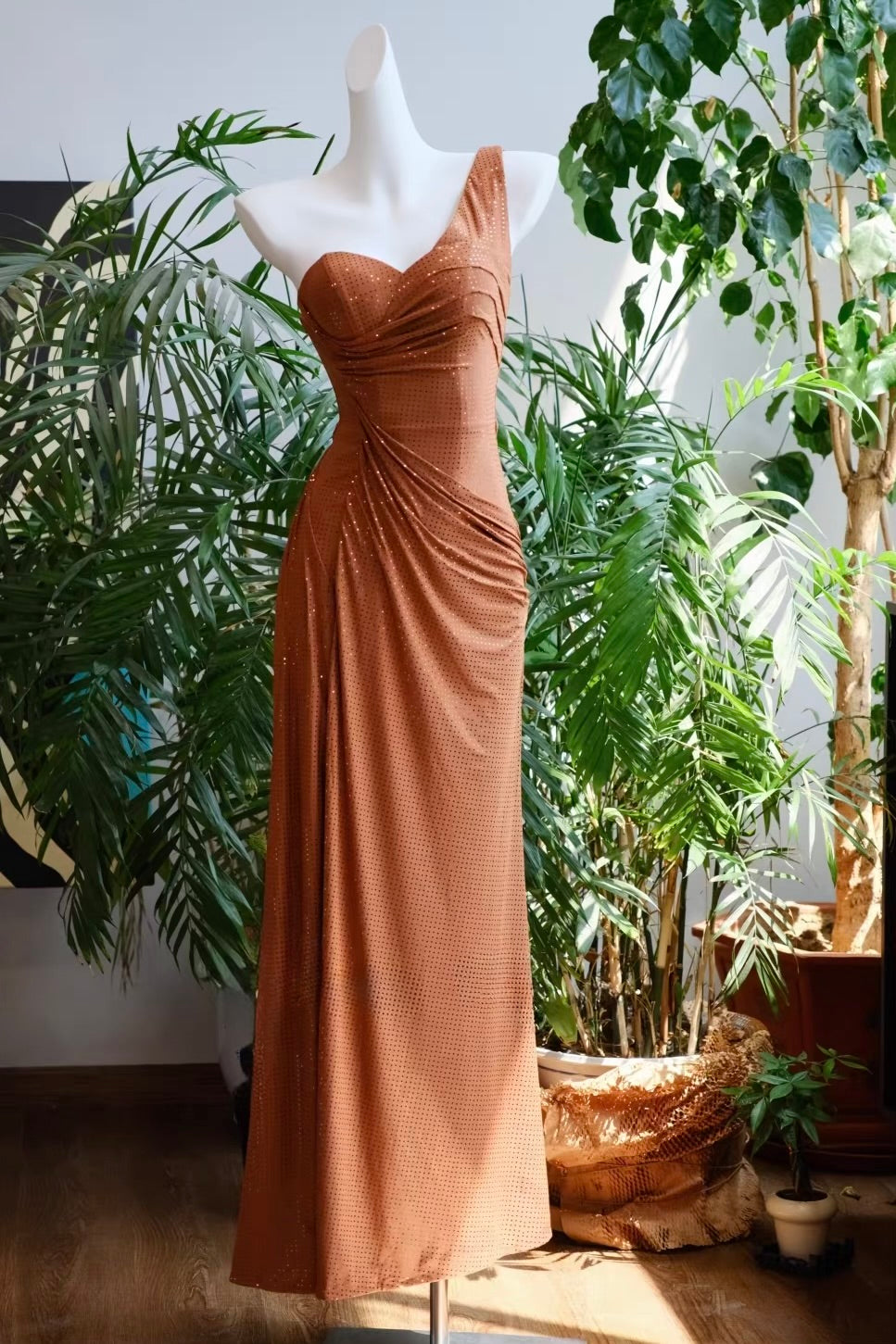 Elegant Draped Sequin One-Shoulder Gown – Floor-Length Evening Dress