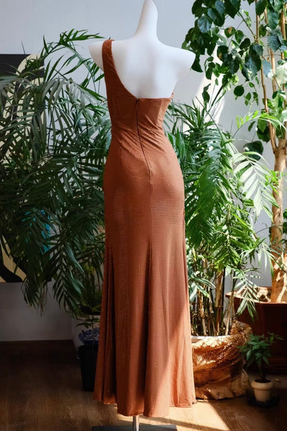 Elegant Draped Sequin One-Shoulder Gown – Floor-Length Evening Dress