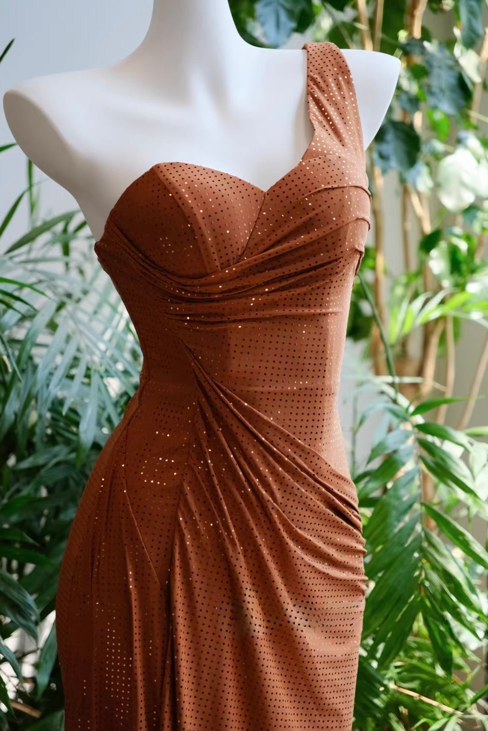 Elegant Draped Sequin One-Shoulder Gown – Floor-Length Evening Dress