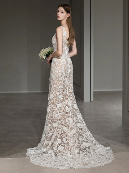 Lace Appliques Scoop Sleeveless Sweep Train Wedding Dresses
