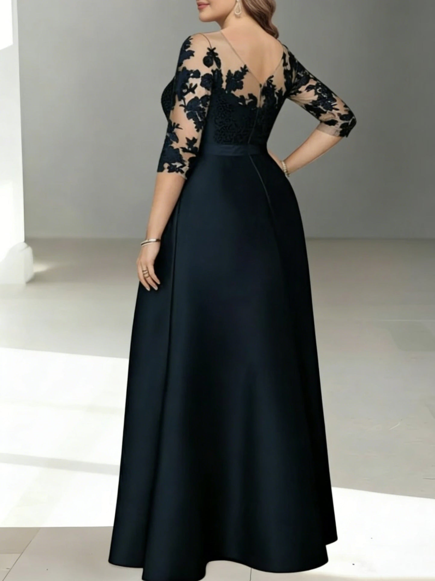Scoop Satin Plus Size Mother of the Bride Dresses Floral 3/4 Sleeves Lace Floor-Length