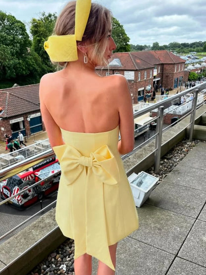 Pretty Sheath Strapless Yellow Satin Short Homecoming Dress with Bowknot