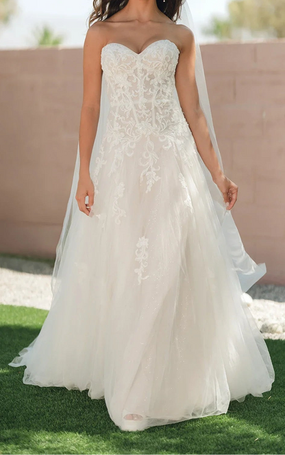 Sweetheart Neckline Lace Bodice Tulle A-Line Wedding Dress with Chapel Train