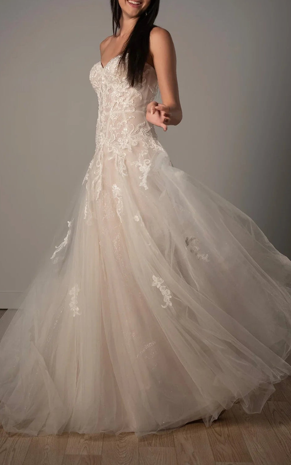 Sweetheart Neckline Lace Bodice Tulle A-Line Wedding Dress with Chapel Train