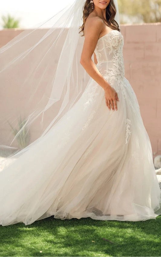 Sweetheart Neckline Lace Bodice Tulle A-Line Wedding Dress with Chapel Train