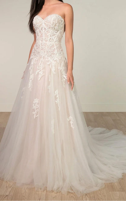 Sweetheart Neckline Lace Bodice Tulle A-Line Wedding Dress with Chapel Train