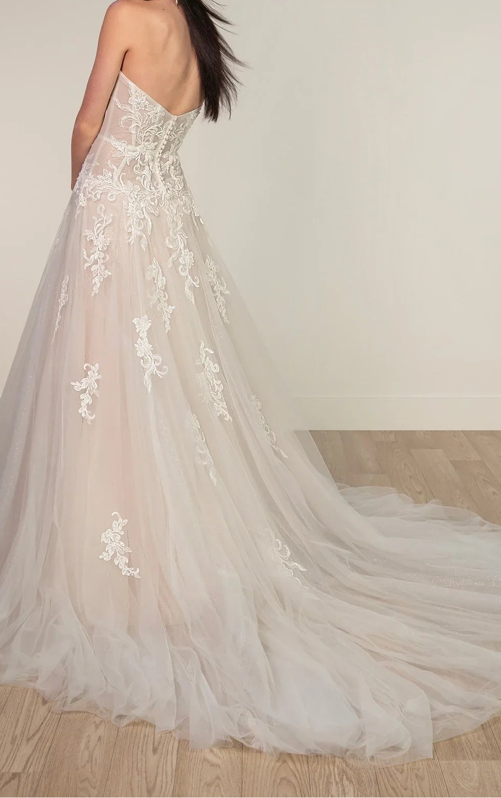 Sweetheart Neckline Lace Bodice Tulle A-Line Wedding Dress with Chapel Train