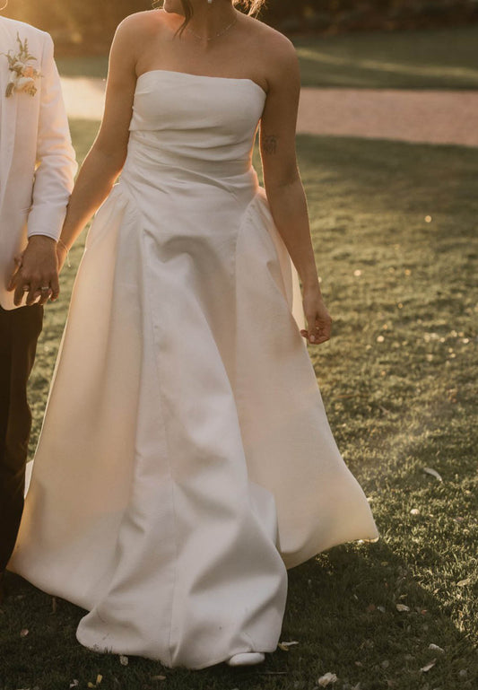 Simple Sleeveless Strapless A-Line Wedding Dress