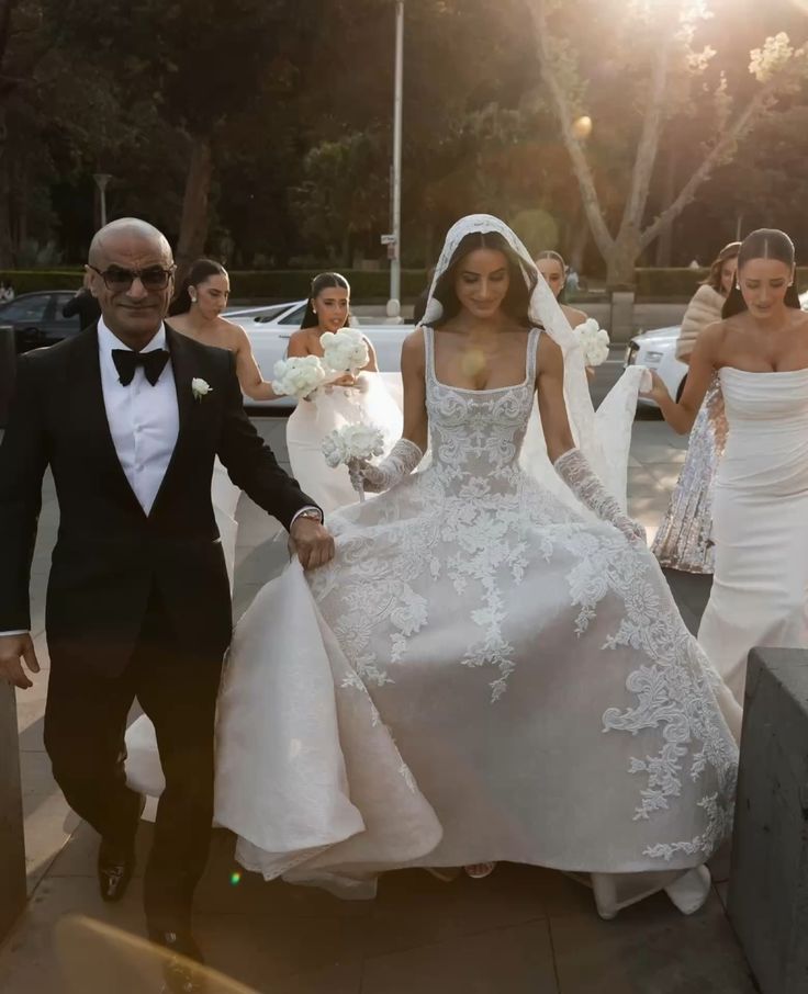 Ball Gown Square Neck White Lace Tulle Long Wedding Dresses Summer Brides Dress Bridal Gowns