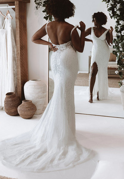 V-Neck Lace Bridal Gown with Leg Slit | Backless Mermaid Wedding Dress for Curvy Brides